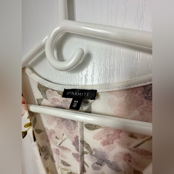 Dynamite Size S. Tie front floral print with a bit of stretch. - Picture 4 of 4